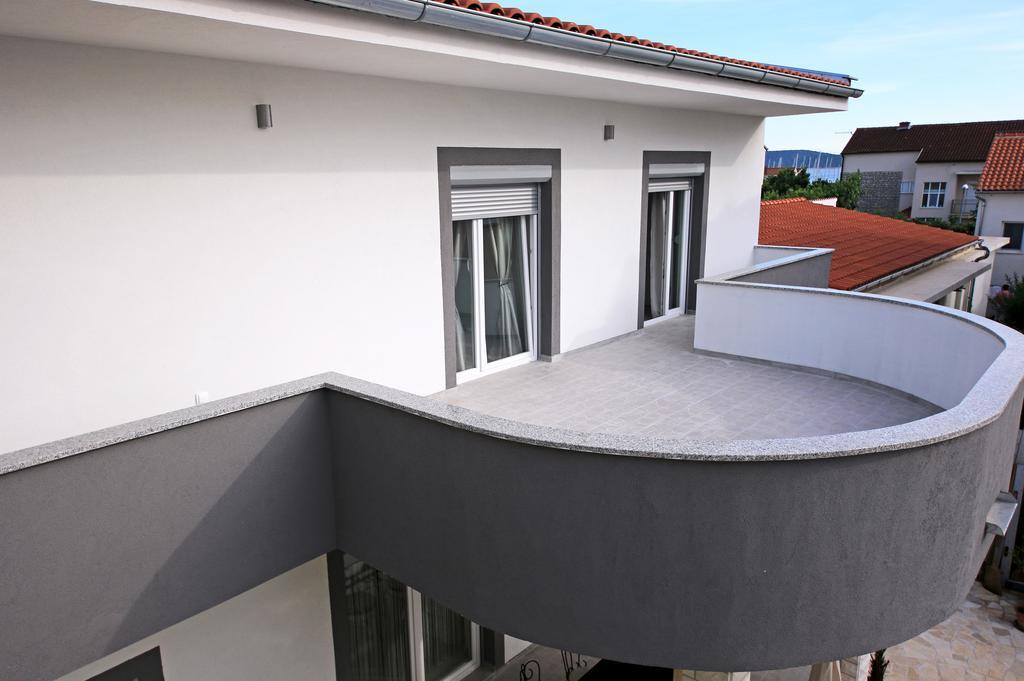 Apartment Mare Vodice Buitenkant foto